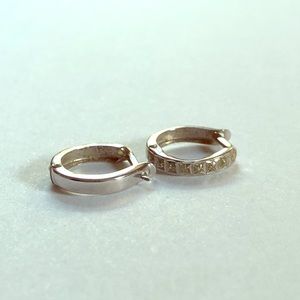 Diamond chip white gold huggies earrings